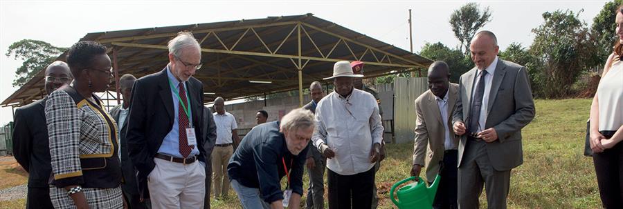 Mapei con Renzo Piano ed Emergency in Uganda